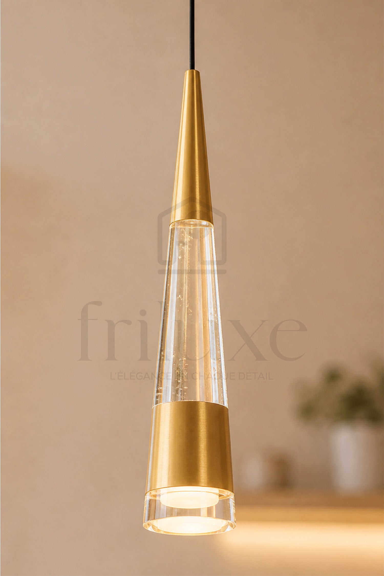 Suspension Conique Verticale LED – Design Élancé & Élégance Contemporaine