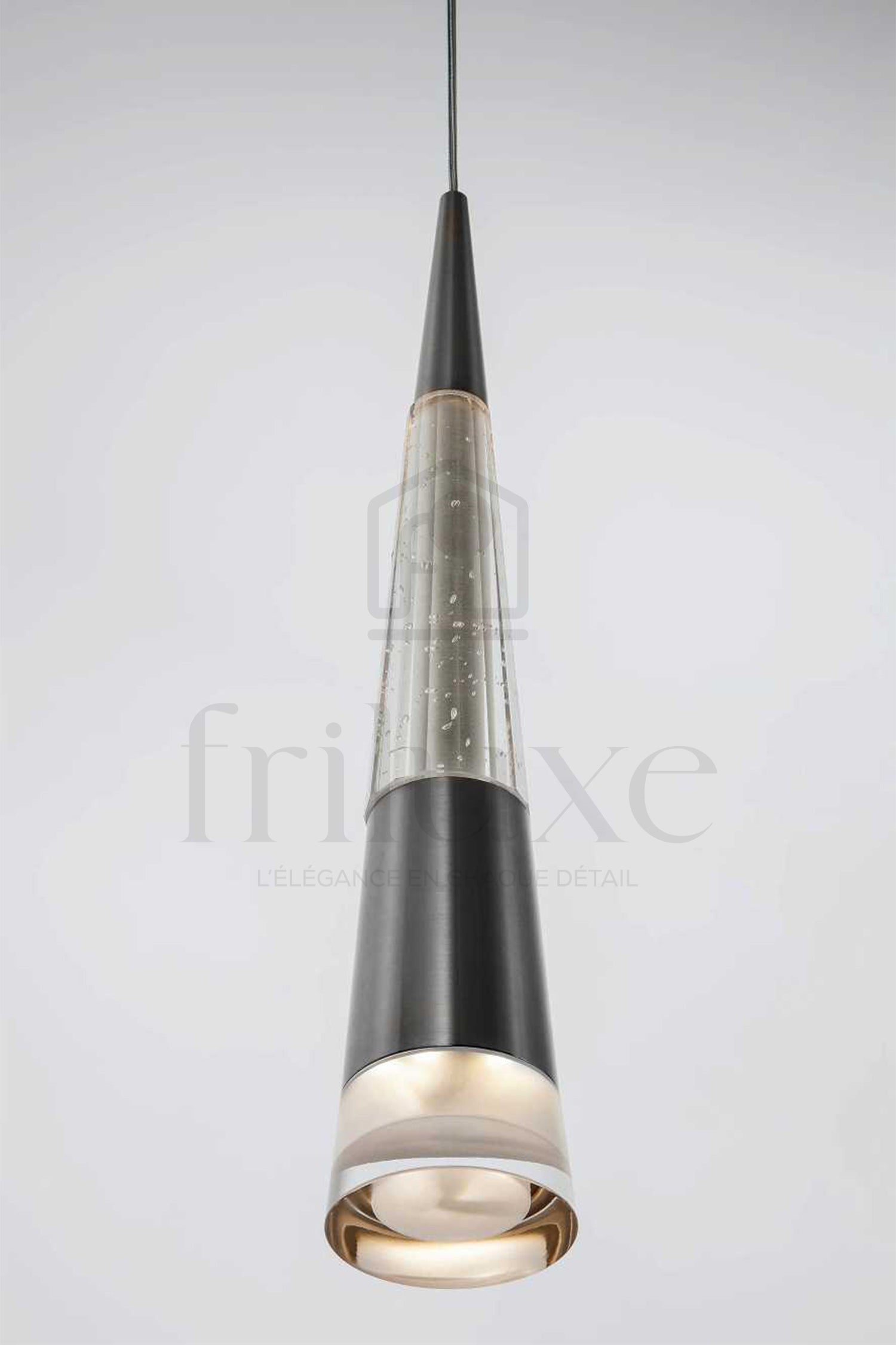 Suspension Conique Verticale LED – Design Élancé & Élégance Contemporaine