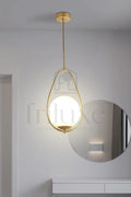 Suspension Ovale Dorée avec Boule Verre Opale – Design Goutte